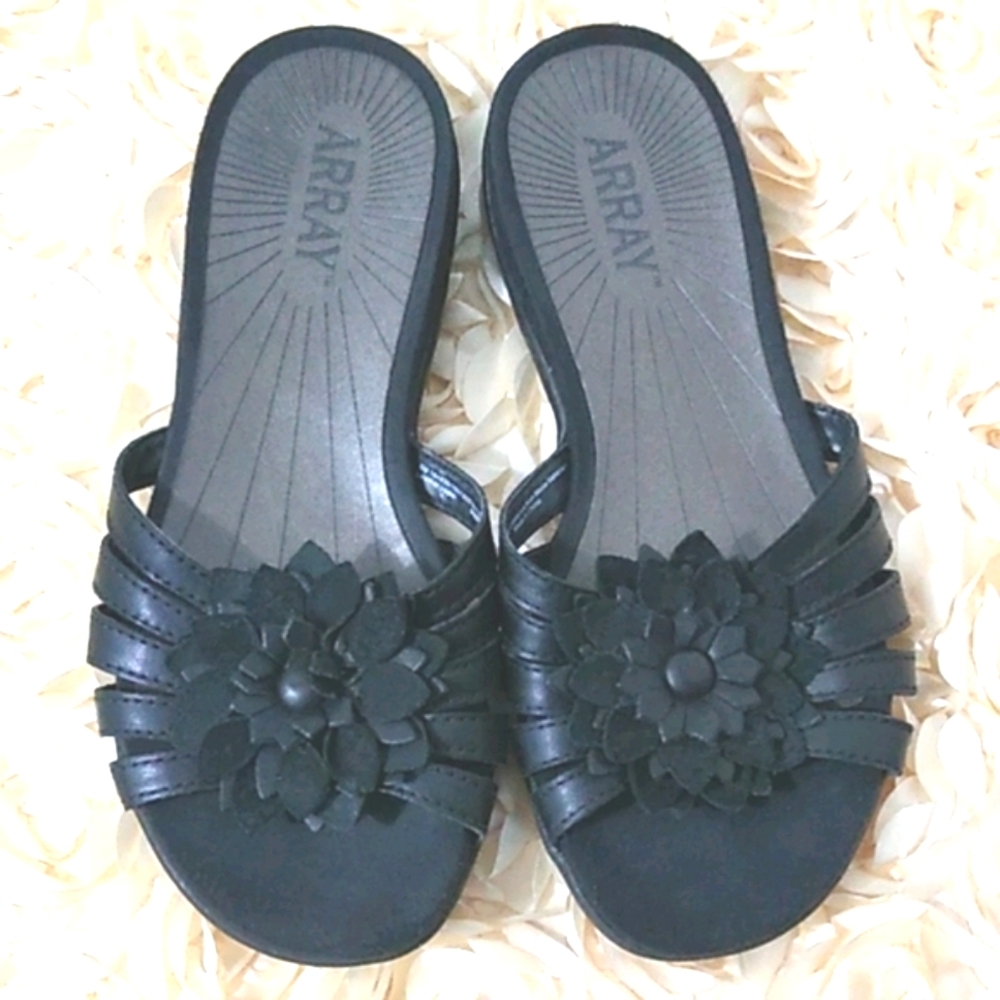 Array Black Slip-on Sandals Flower Leather 8 M